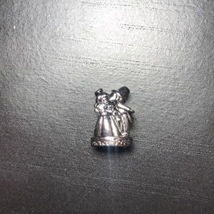 Pandora bracelet charm of a couple kissing 😘❤️